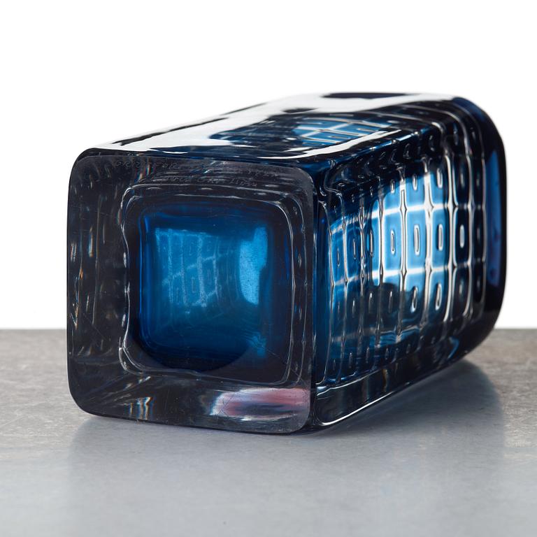 Edvin Öhrström, an Ariel glass vase, Orrefors, Sweden 1957.