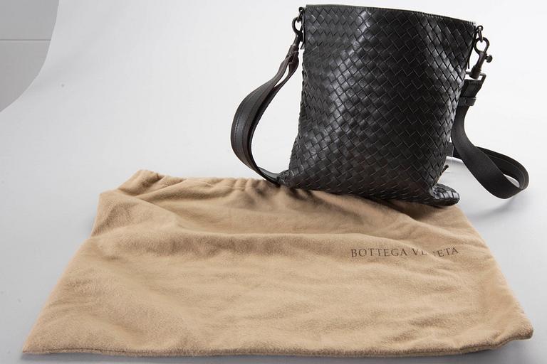 A Bottega Veneta leather messanger bag.