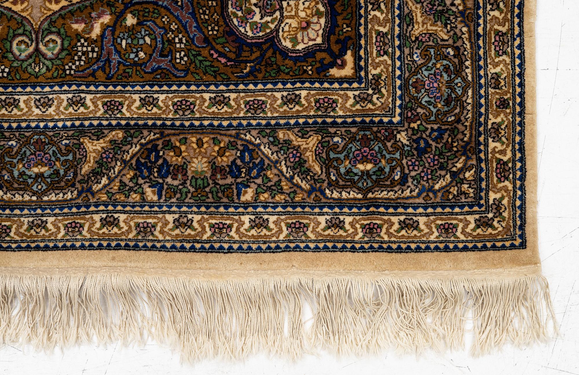 A Tabriz rug, a. 214 x 137 cm.