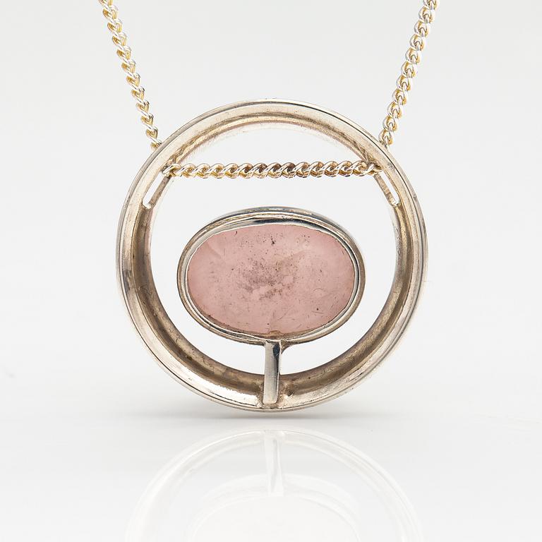 A silver necklace with a rose quartz. Martti Viikinniemi, Heinola 1960's.