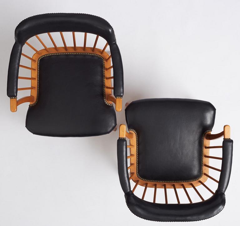 Josef Frank, stolar, ett par, ”Kaptensstol”, Firma Svenskt Tenn, modell 789A.