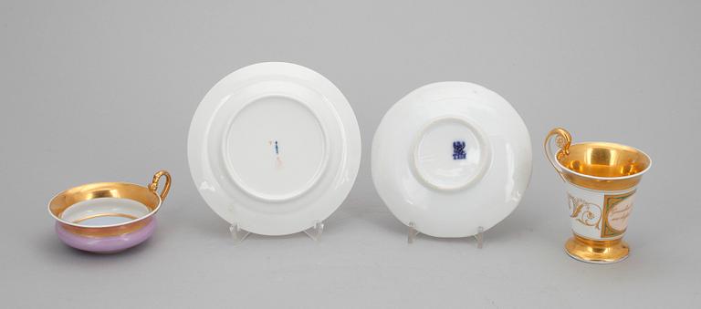 KOPPAR MED FAT, 2 st, porslin, empire resp empirestil, Berlin, dat 1824 resp sent 1800-tal.