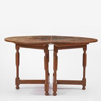 A Swedish D-end baroque dining table, early 18th century.