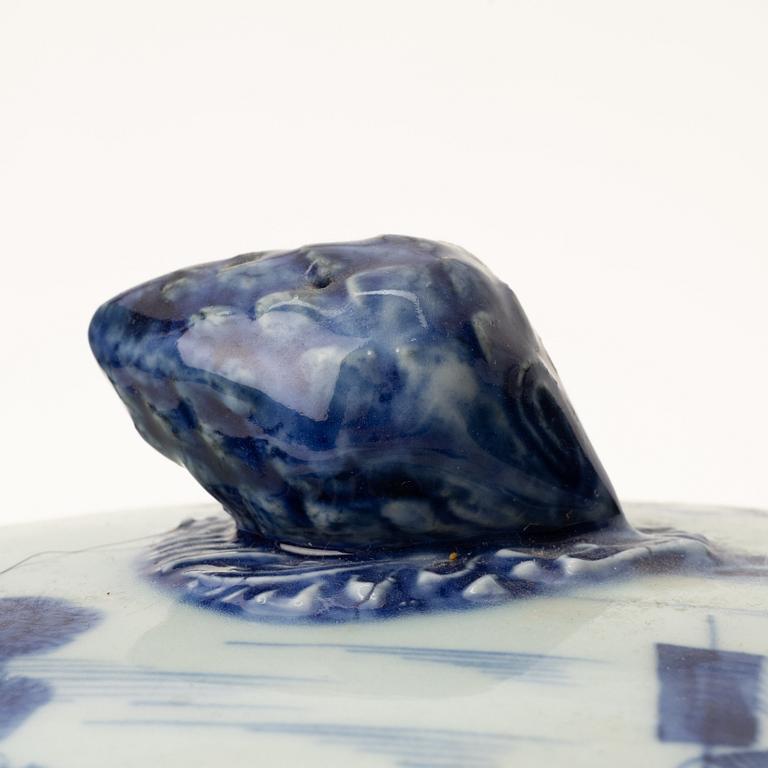 Karott med huv, porslin. Kina, Qianlong (1736-95)/Jiaqing (1796-1820).