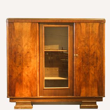 KLÄDSKÅP, 1900-talets första hälft.