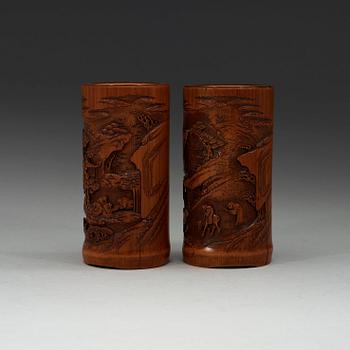 A pair of finely carved small Bamboo brushpots. Qing dynasty 19th century.