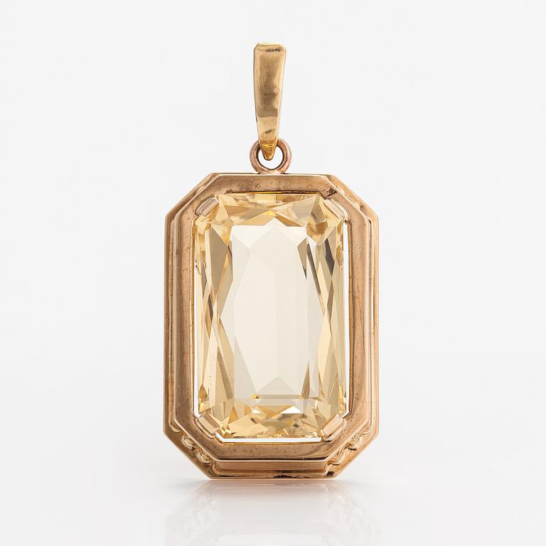 A 14K gold and citrine pendant. Olavi Nupponen, Helsinki 1961.