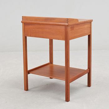 SÄNGBORD, Kerstin Hörlin-Holmquist för Ao C Collection AB, Br. Perssons Specialsnickeri, 1900-talets andra hälft.