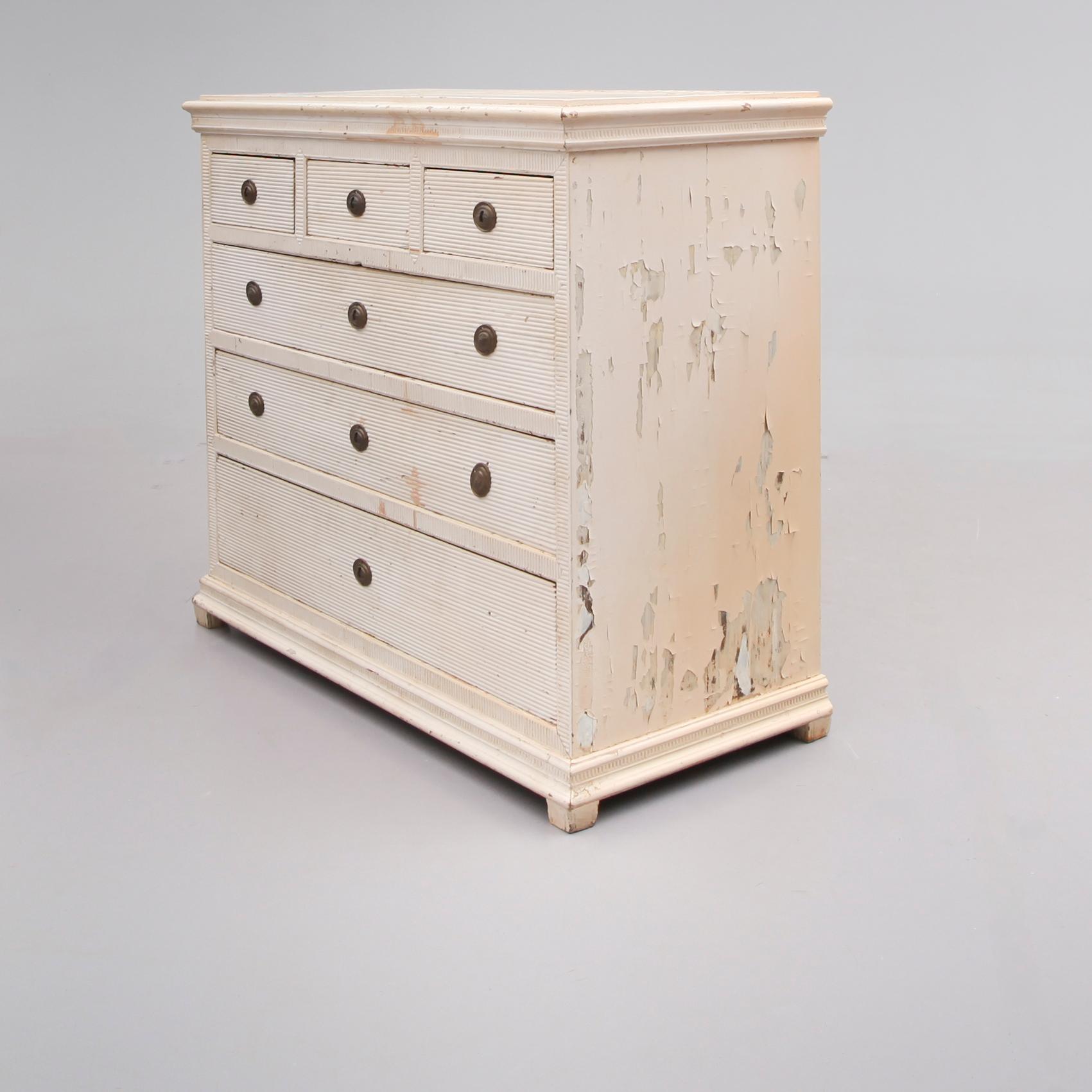 BYRÅ, sengustaviansk, omkring år 1800.