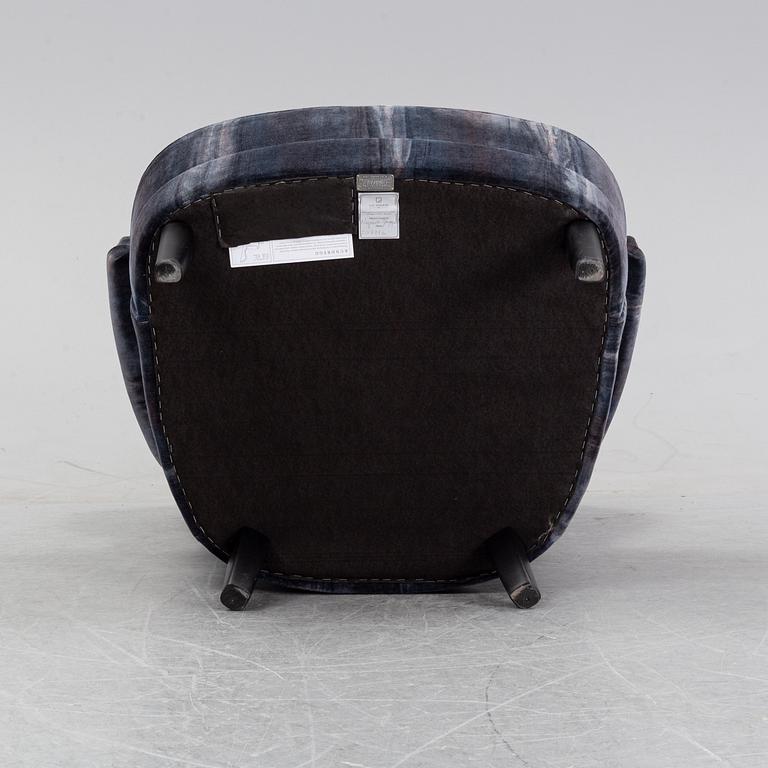 Carl Malmsten, fåtölj, "Rundrygg", AB O.H. Sjögren, 2016.