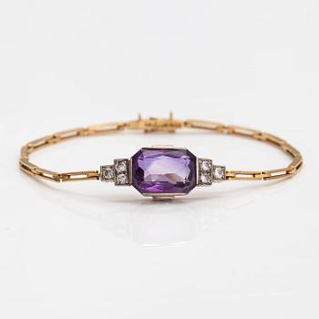 An 18K gold bracelet with an amethyst and diamonds ca.0.36 ct in total.