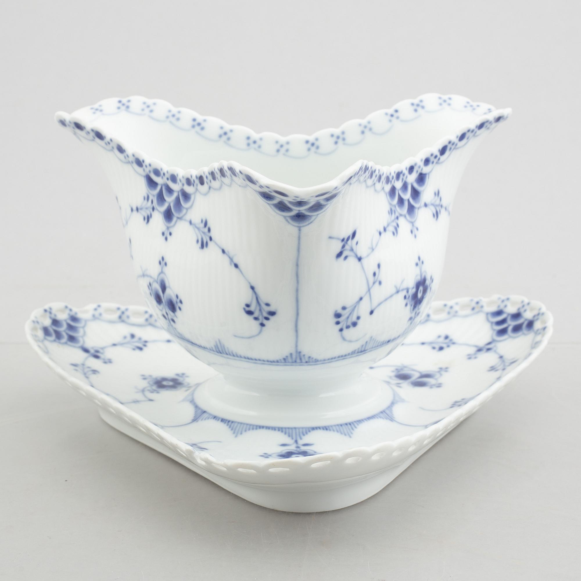 Two dishes and a sauce bowl, porcelain, "Blue fluted" / "Musselmalet", Royal Copenhagen, part 19th century.