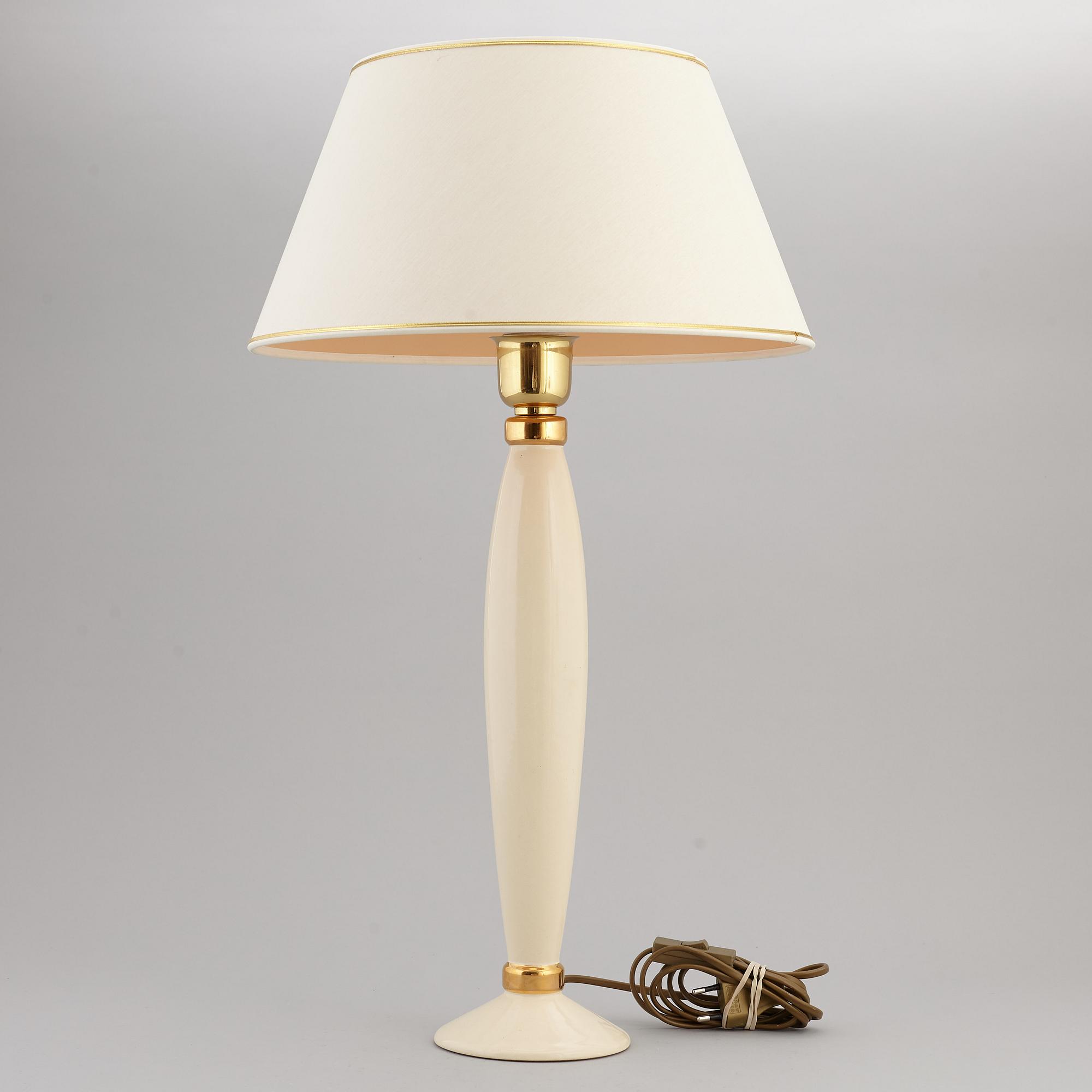 An end of the 20th Century tale light from Le Dauphin.