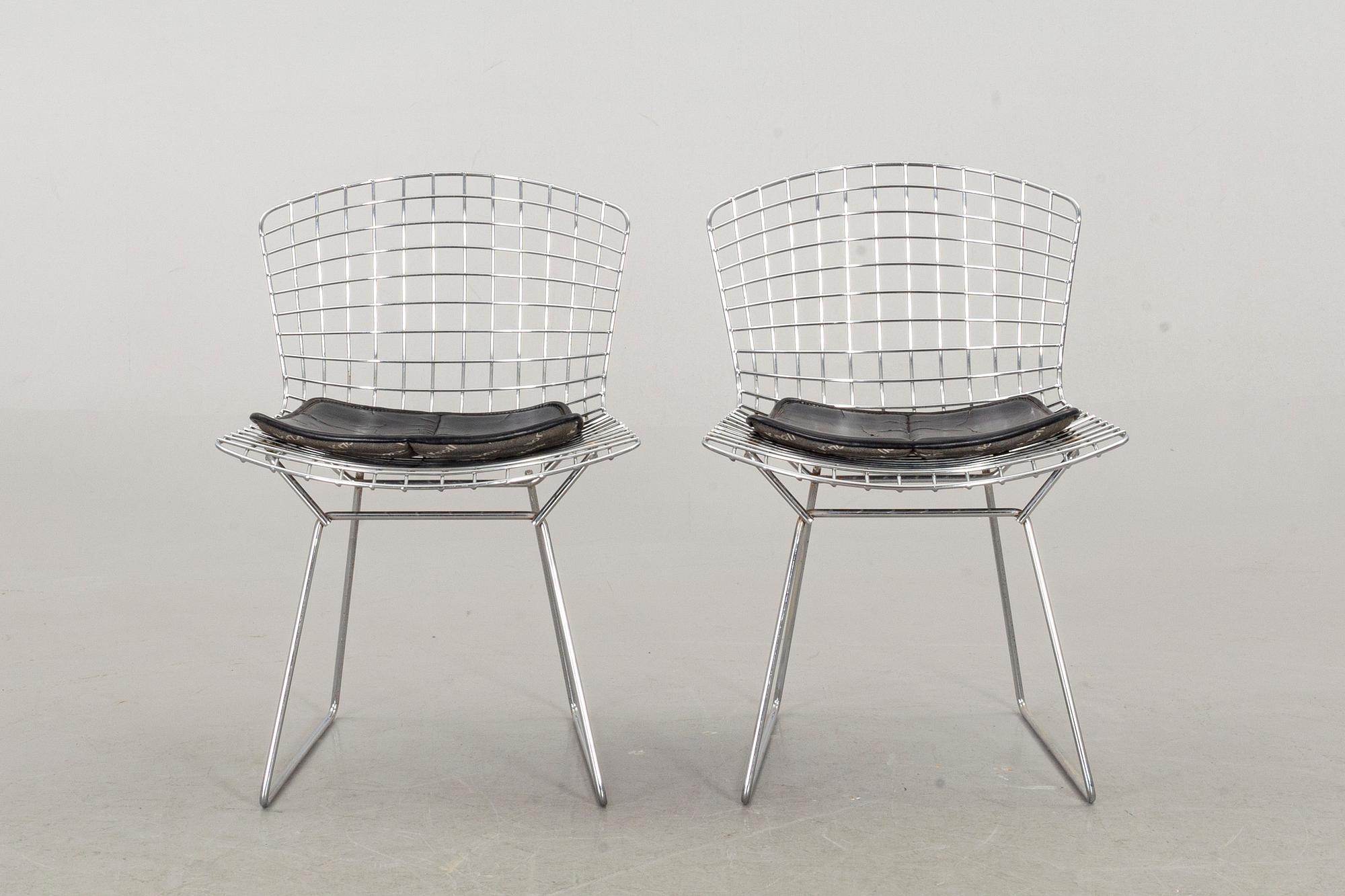 A PAIR OF HARRY BERTOIA "SIDE CHAIR", Knoll International.