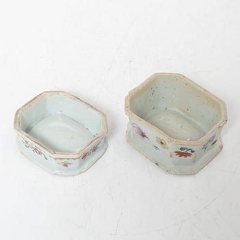 A small Chinese famille rose porcelain tureen with cover and stand, two salt cellars, Qing dynasty, Qianlong (1736-95).