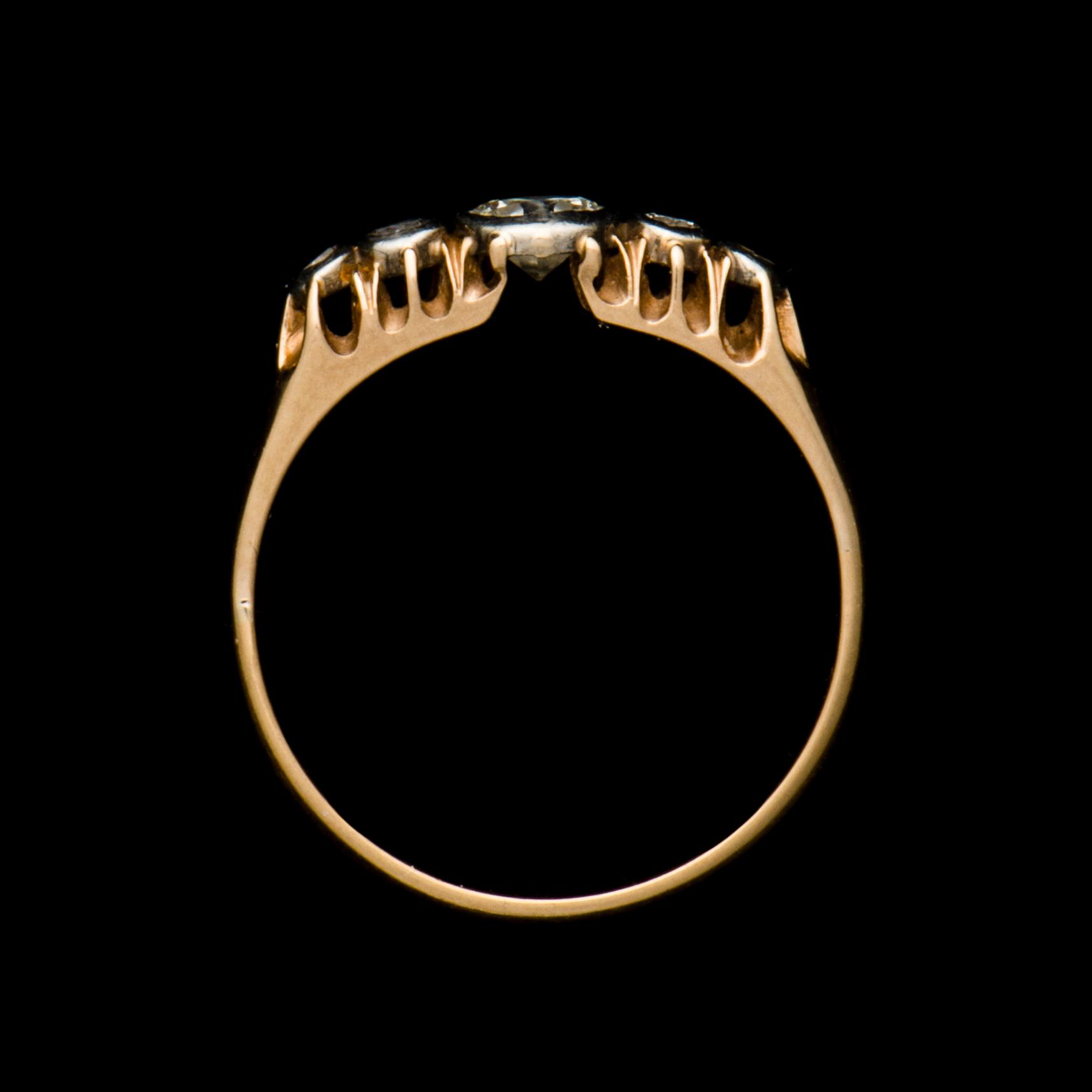 A RING, 14K gold, old- and 8/8-cut diamonds. Weight c. 2,4 g.