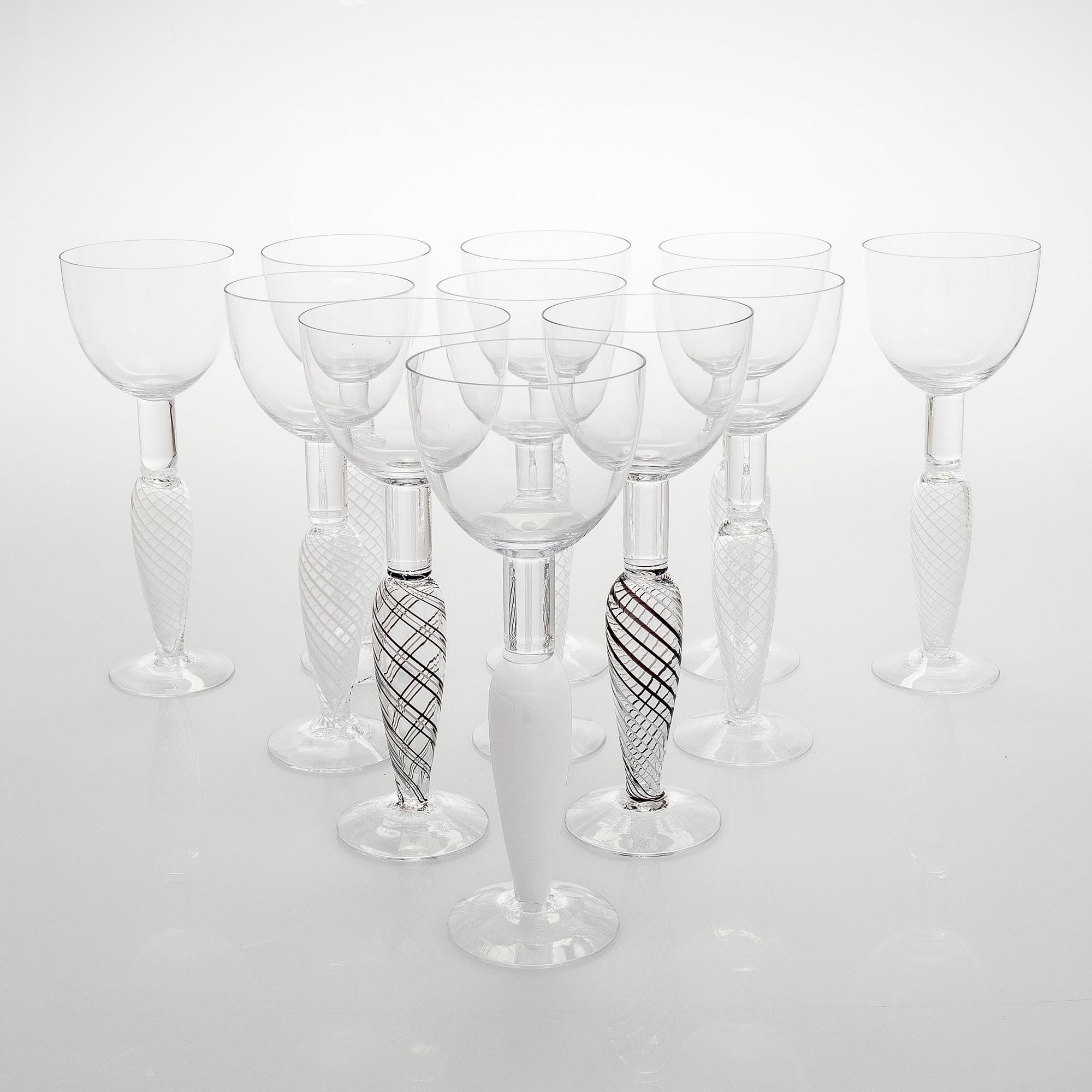 Brita Flander, Glas på fot, 11 st, ur serierna "Naiset" och "Veljekset" för Marimekko, JL-Lasi, Riihimäki 1990-2000-tal.