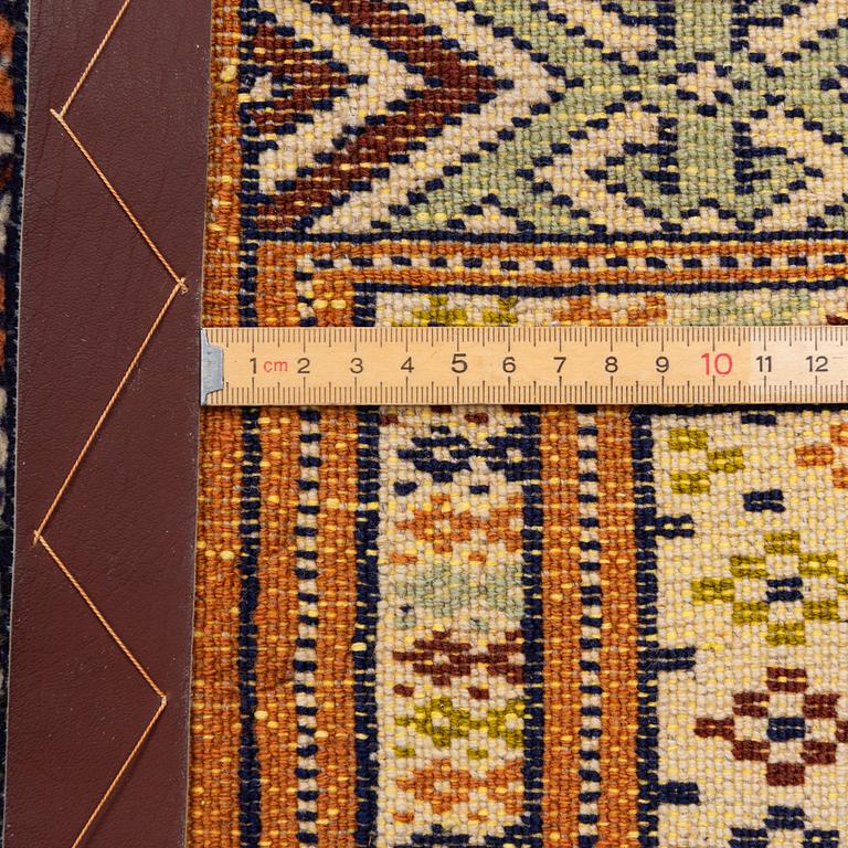 Carpet, Turkmen, approx. 386 x 294 cm.