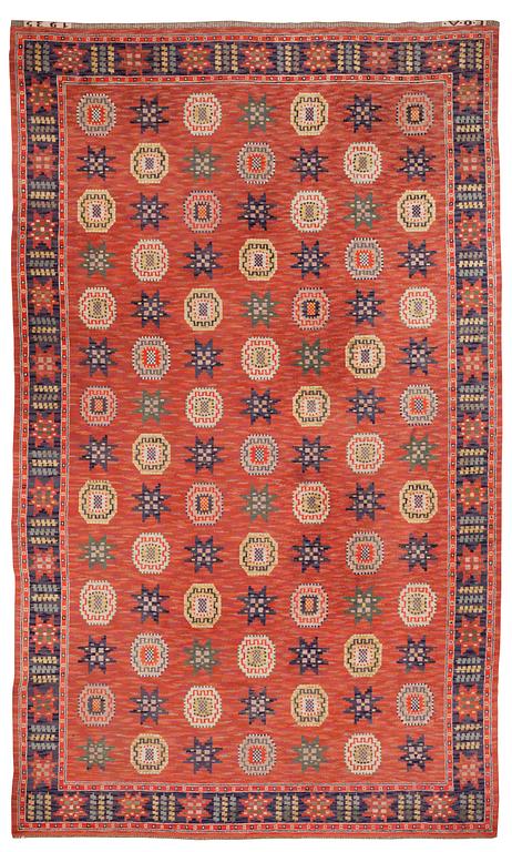 CARPET. "Röd Flossa". Knotted pile. 541,5 x 314 cm. Signed MMF.