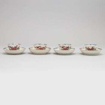 Koppar med fat, fyra stycken samt assietter, fyra stycken, kompaniporslin. Qingdynastin, Qianlong (1736-95).