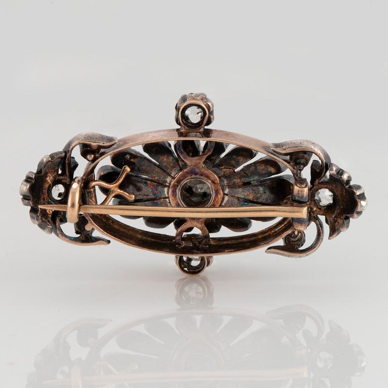 Brosch 18K guld och silver med gammal- och rosenslipade diamanter.