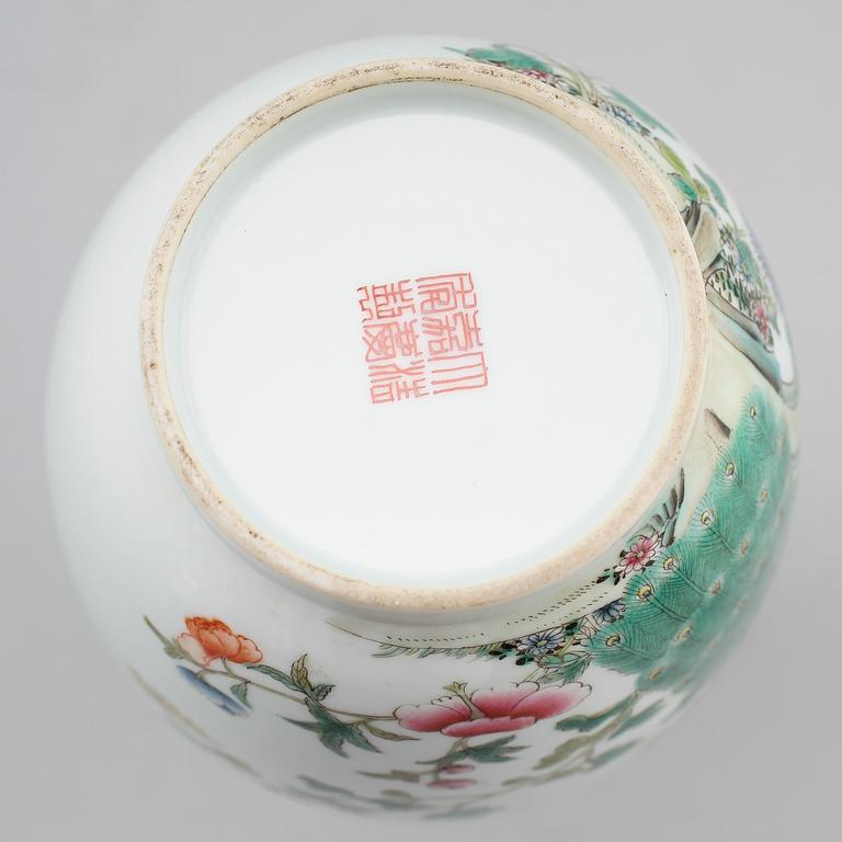 VAS, porslin, Kina, 1900-tal.