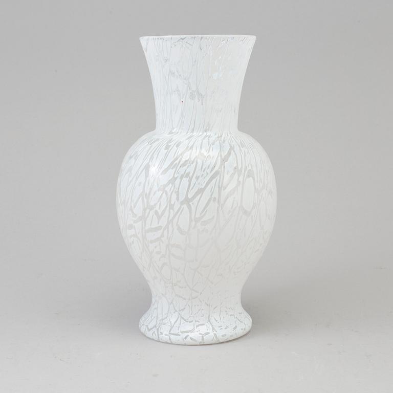 A glass vase by Ulrica Hydman-Vallien, Kosta Boda, signed.