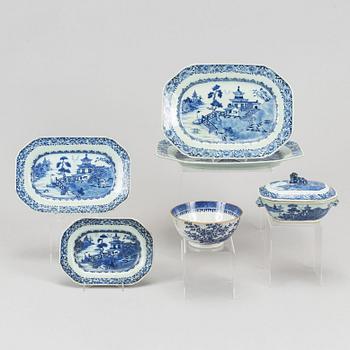 A part blue and white dinner service, Qing dynasty, Qianlong (1736-95).