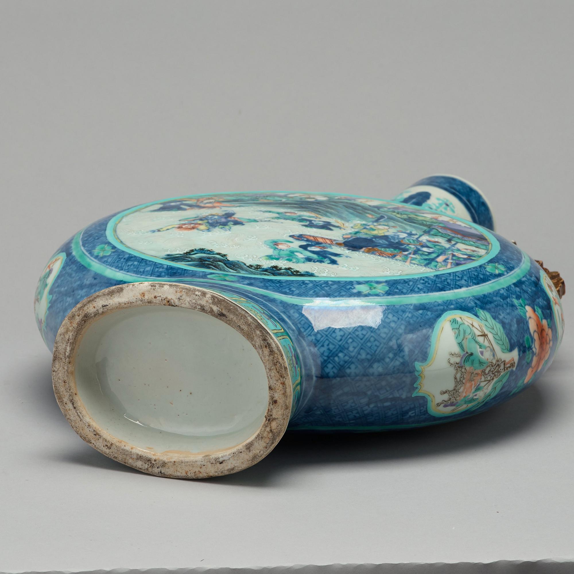 A pair of doucai moonflasks, Qing dynasty, 19th Century.