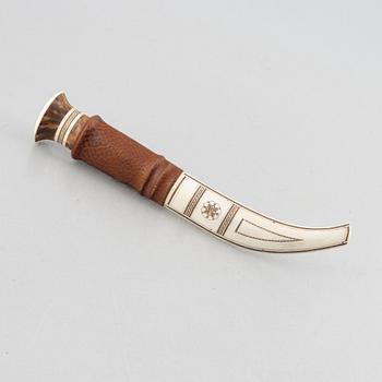 Olav Svonni, a reindeer horn knife, Ravttas.