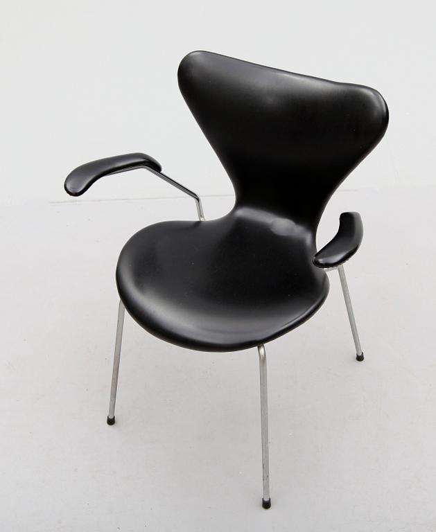 KARMSTOL, "3107", Arne Jacobsen för Fritz Hansen, Danmark, 1963.