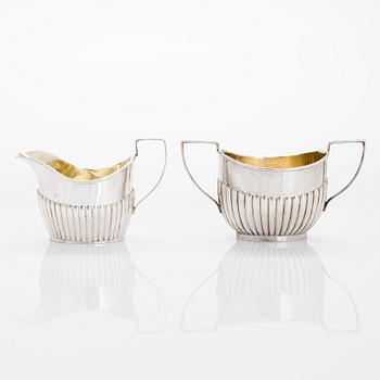 Sugar bowl and cream jug, Chester and Sheffield 1893 and 1903. With fitted case.