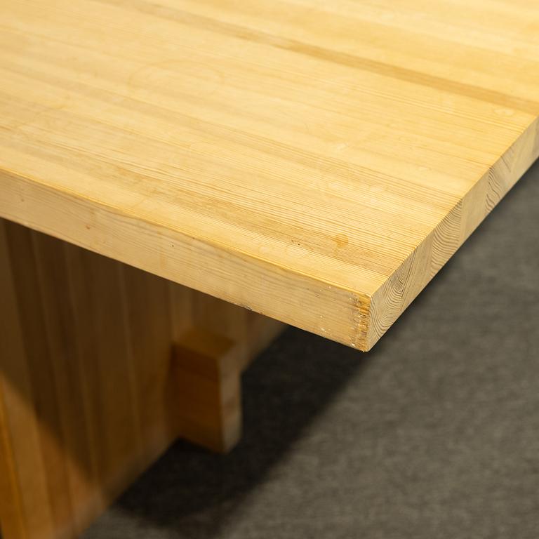 Aarts & Lundsjö Snickeri, a custom-made dining table, circa 2020.