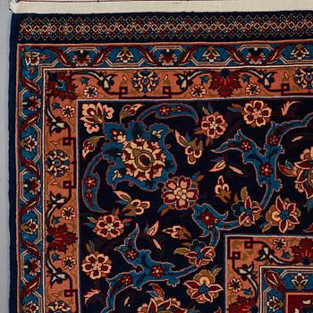 MATTO, an old Isfahan, ca 347 x 252 cm (+ the ends have 3 and 2,5 cm flat weave).