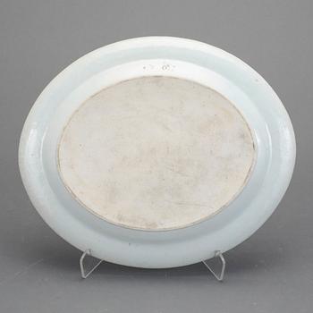 STEKFAT, porslin. Kina, Jiaqing (1796-1820).
