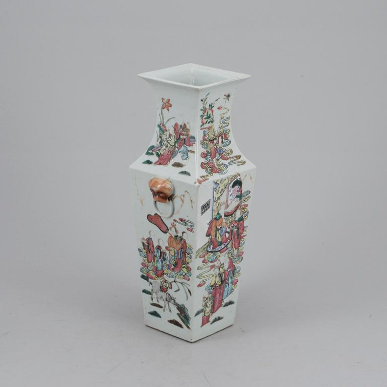 VAS, porslin, Kina, 1800-tal.
