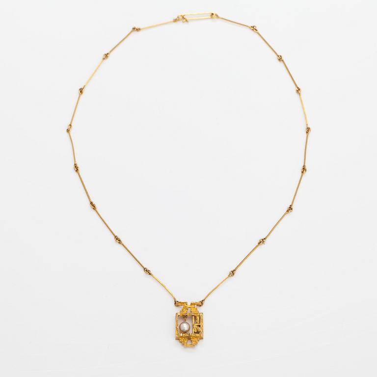 Björn Weckström, "Magic pearl", an 18K gold necklace with a cultured pearl. Lapponia 1973.