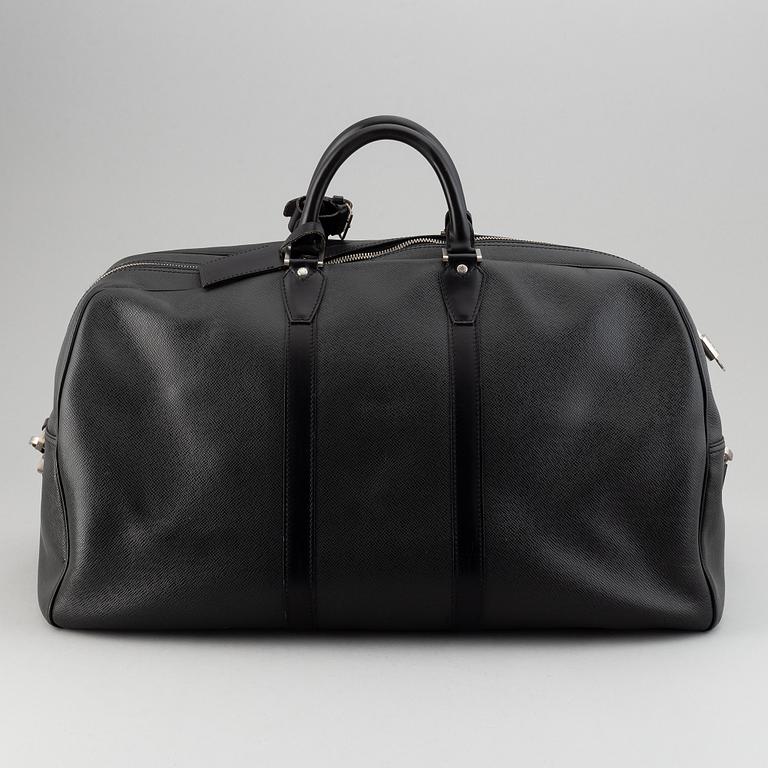Louis Vuitton, a 'Taiga Kendall GM'.