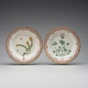 A set of 10 Royal Copenhagen 'Flora Danica' dinner plates, Denmark, 20th Century.