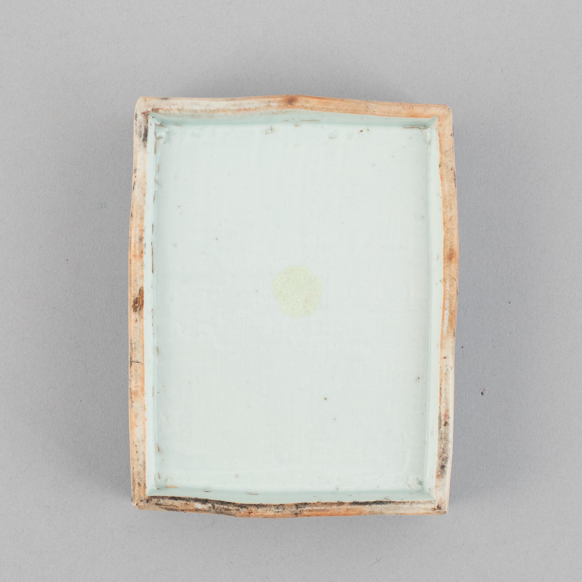 A blue and white porcelain lidded box, China, 20th century.