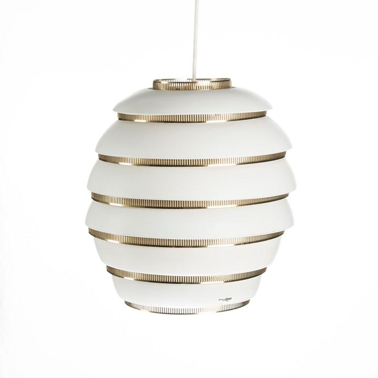 ALVAR AALTO, TAKLAMPA. Bikupa A332. Tillverkad av Valaistustyö. Formgiven 1953.