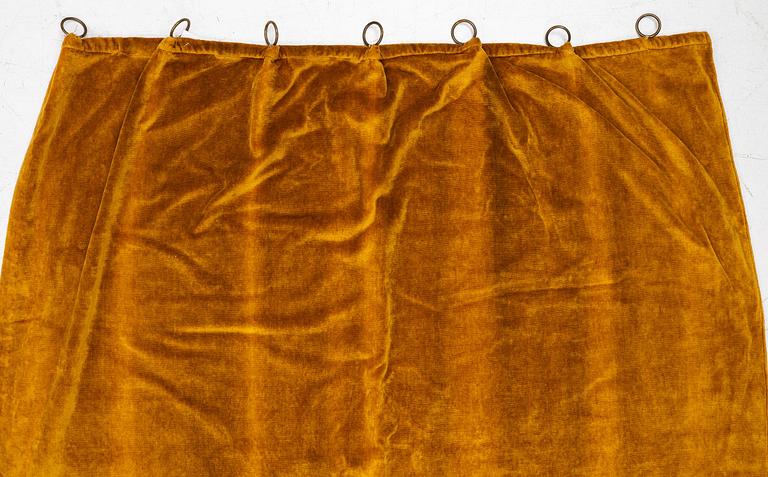 A set of four yellow velvet curtains, 1910's/20's, ca 247 x 120 cm.