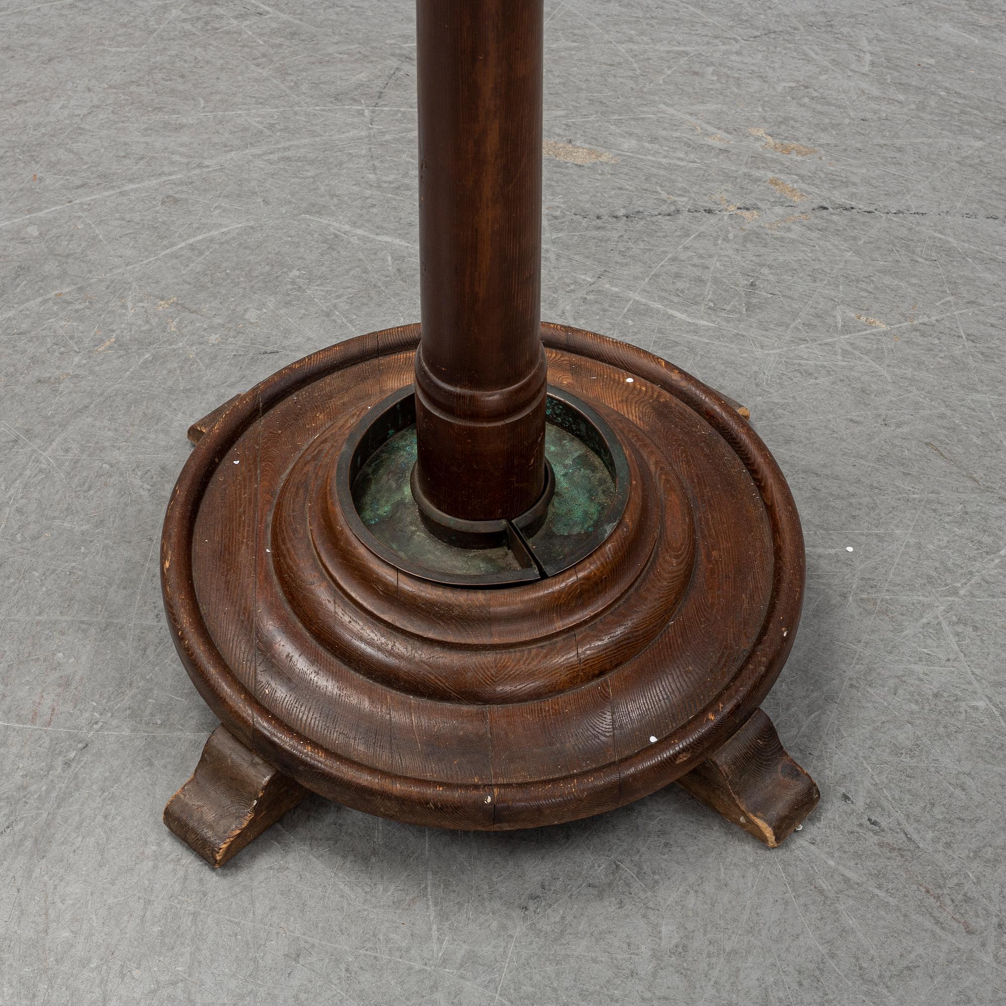 A stained pine clothes hanger, first half of the 20th century.