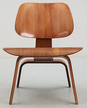 A Charles & Ray Eames "LCW" easy chair, by Herman Miller.