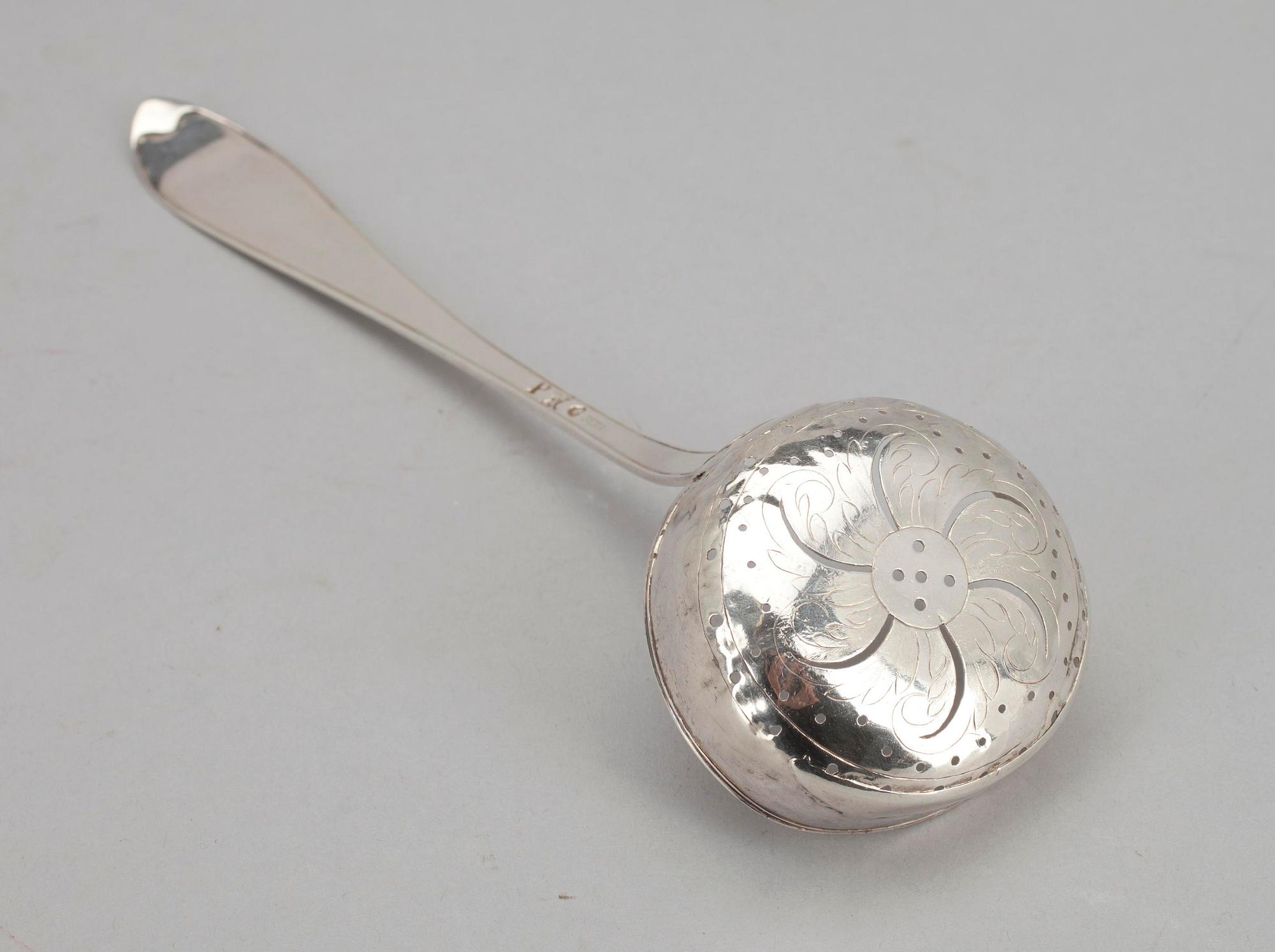 SOCKERSTRÖARE, silver, Carl Anton Carlborg, Åbo 1824. Vikt 43,7 g.