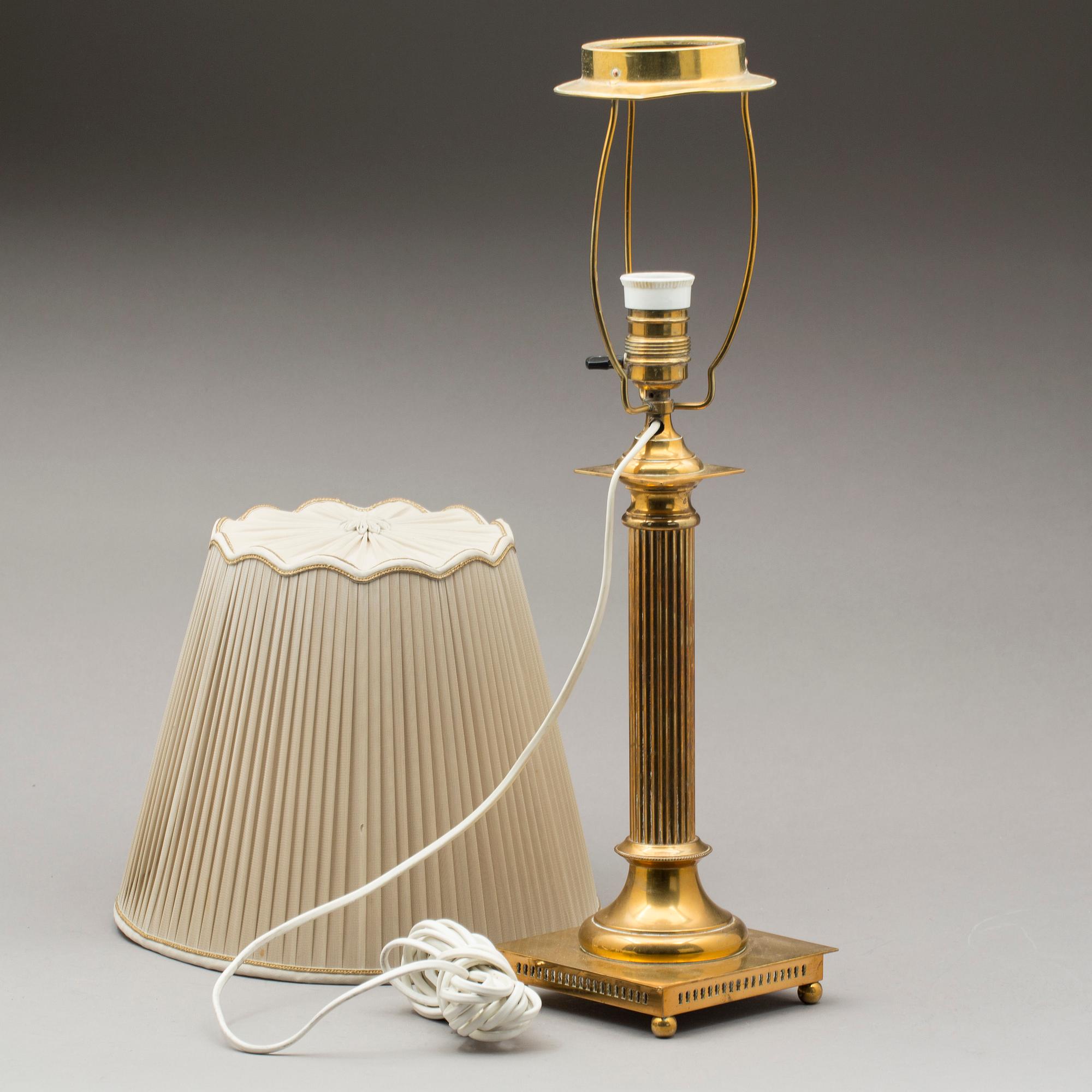 BORDSLAMPA, mässing, gustaviansk stil, 1900-talets första hälft.