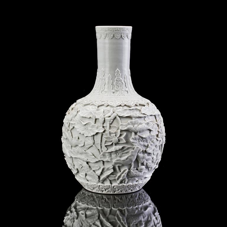 VAS, porslin, Kina, 1900-talets första hälft.