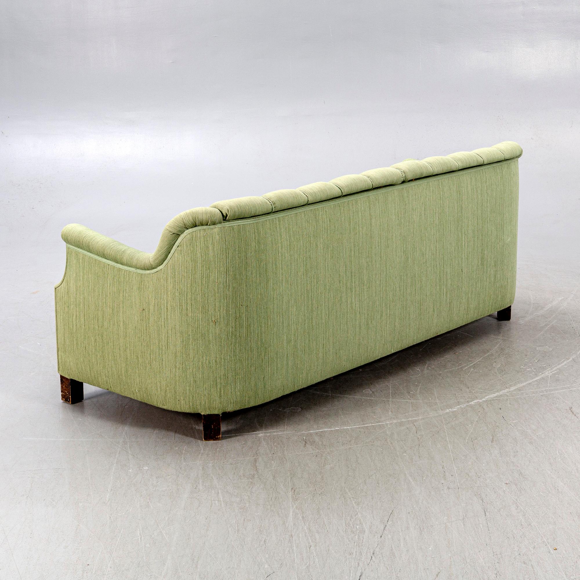 A 1940/50s Camberts möbelaffär sofa.