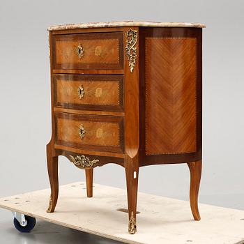 BYRÅ, Louis XVI-stil, omkring 1900.