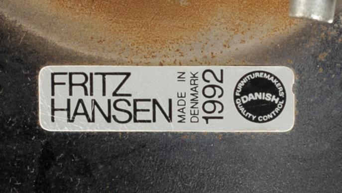 ARNE JACOBSEN, skrivbordsstol "Sjuan", för Fritz Hansen Danmark 1992.